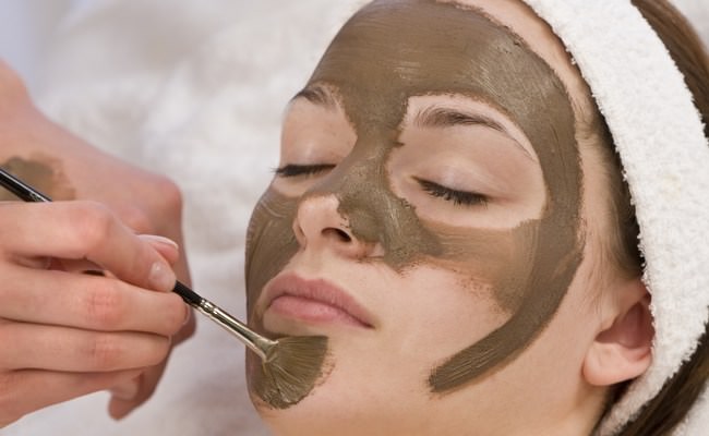 Amazing Beauty Benefits of Mud Therapy 2